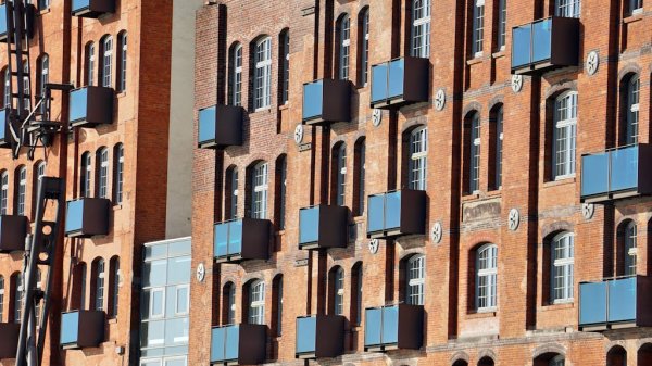 Leistungsstarke 4000 Watt Balkonkraftwerke werden zunehmend erschwinglich und bieten Sparpotenzial.