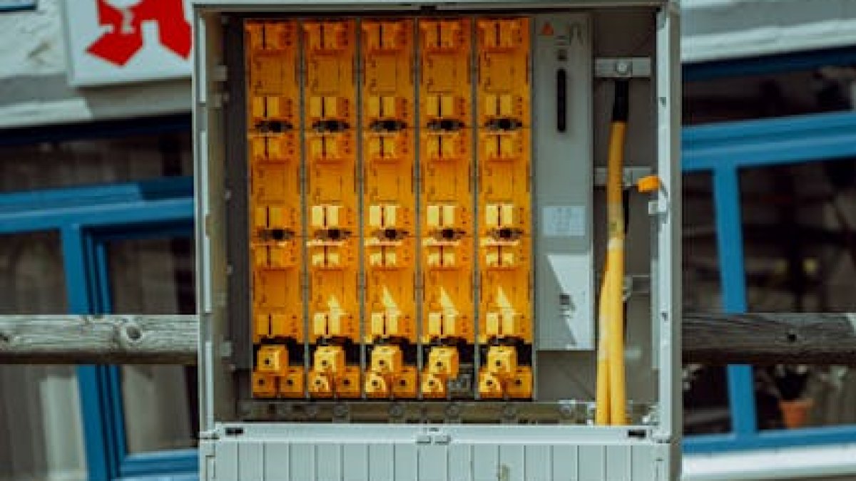 4000 Watt Balkonkraftwerk: Jetzt legal Geld sparen?