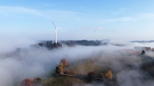 Der Ausbau erneuerbarer Energien stockt – neue Gesetze könnten das Problem verschärfen.