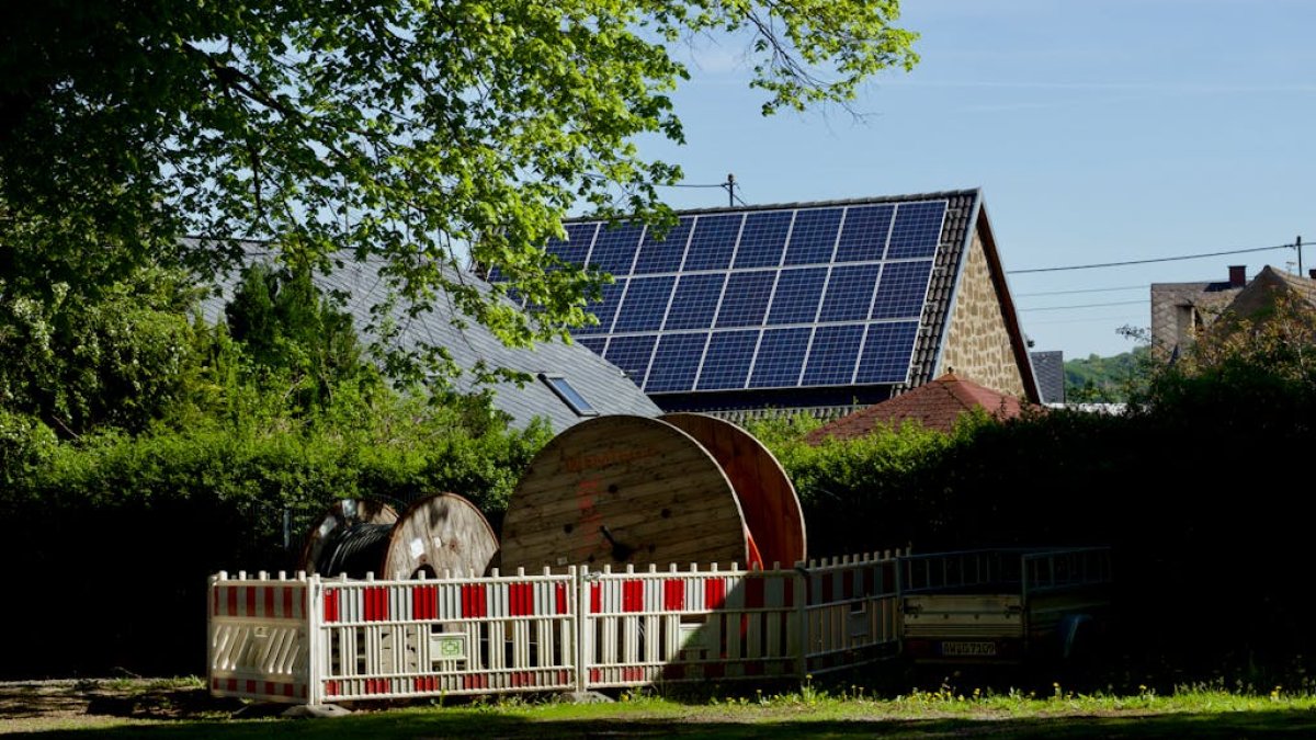 Balkonkraftwerk ohne Einspeisung: So bleiben 650 Watt Solarstrom in Ihrem Haushalt